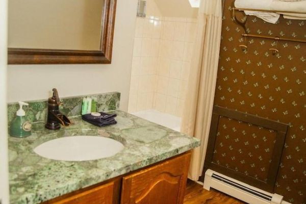 The Sylvan Inn (Glen Arbor)